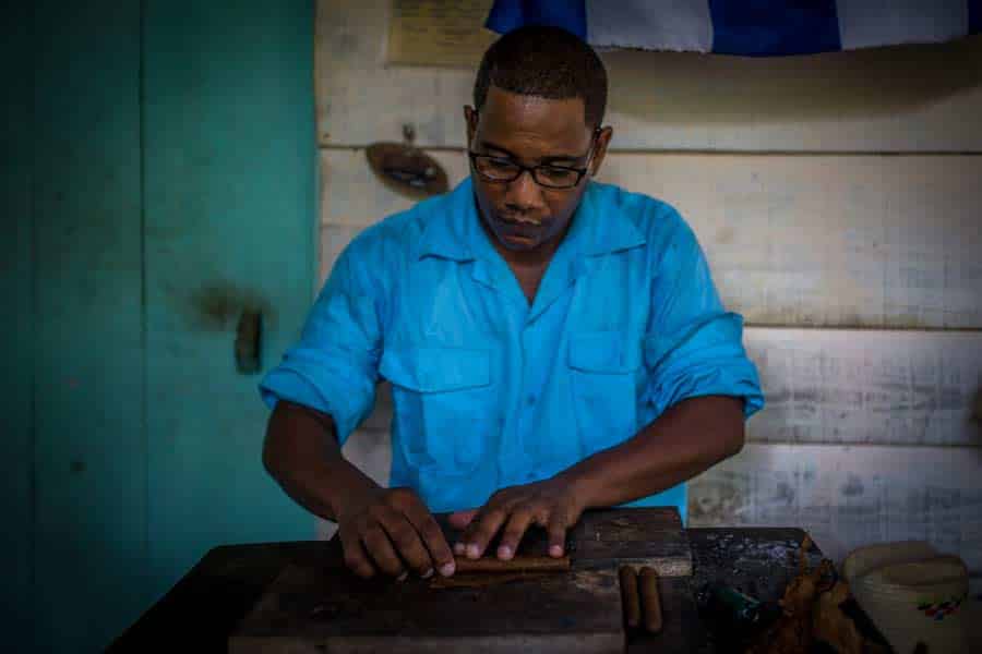 Viaje Fotográfico Cuba Retrato Documental Tabaco Viñales Nacho Marlats Fotografía de Viajes