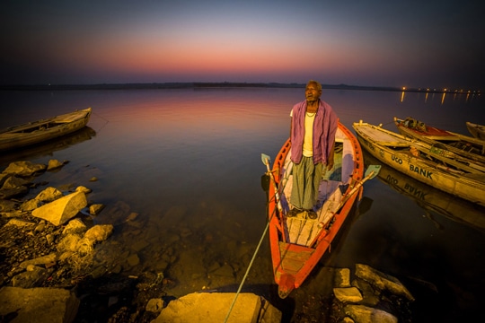 Viaje Fotografico India con Nacho Marlats paseo en bote en el ganges varanasi Los Fotonautas