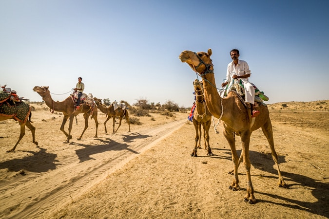Viaje Fotografico grupal India con Nacho Marlats expedicion en camello en desierto de thar jaisalmer Los Fotonautas